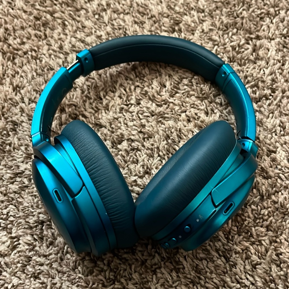GREEN GREAT CONDITION HEADPHONES, ONLY USED ONCE!